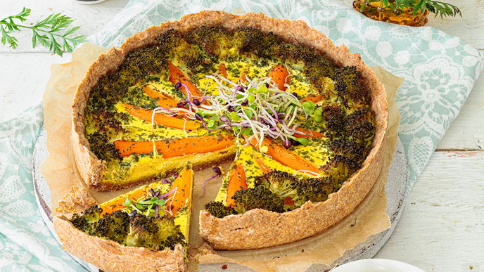 Bunter Frühlingsgruß zu Ostern: Knusprige Möhren-Brokkoli-Quiche mit feiner Kräuternote