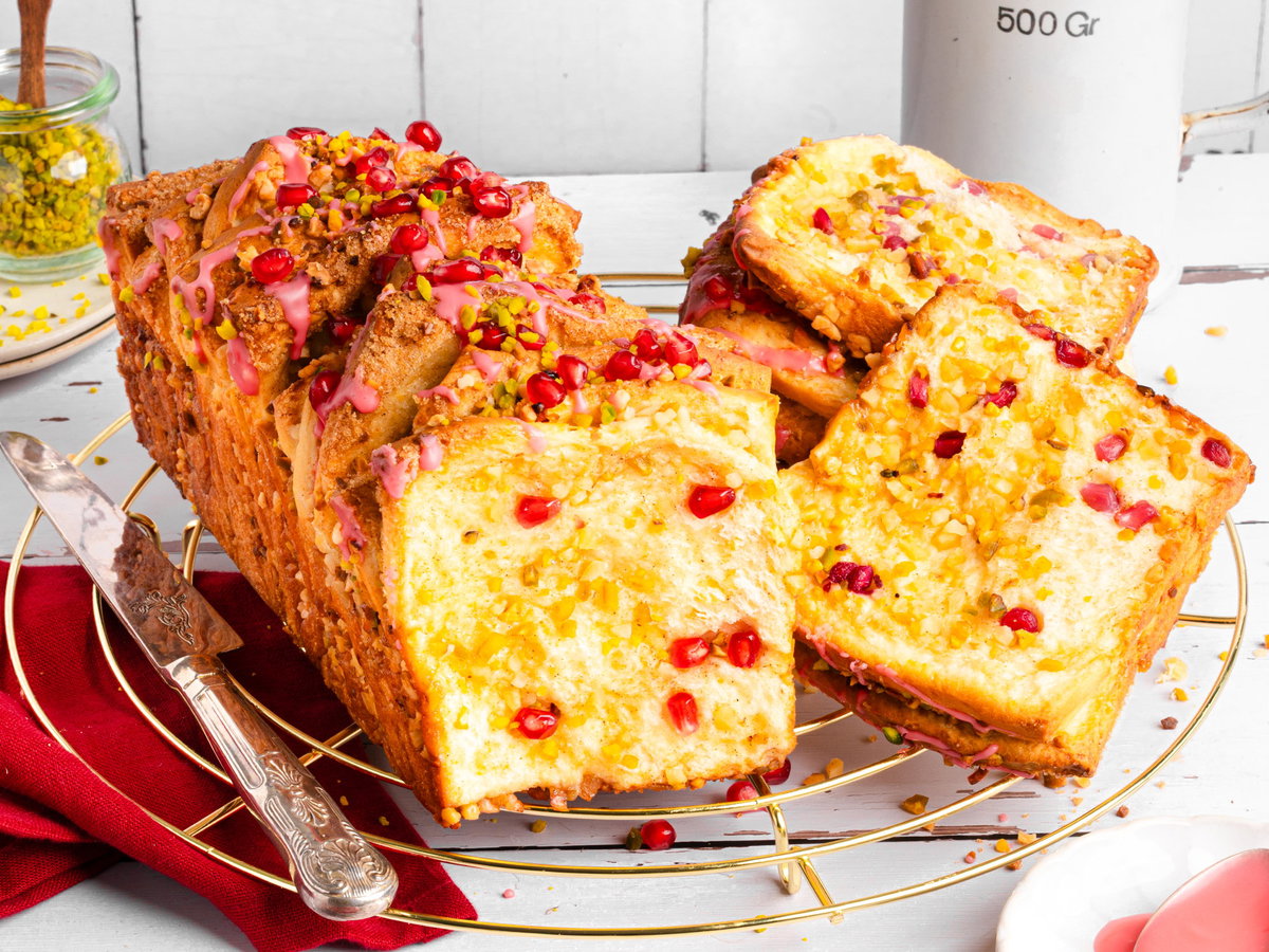 Nuss-Zupfkuchen mit Orange und Granatapfel