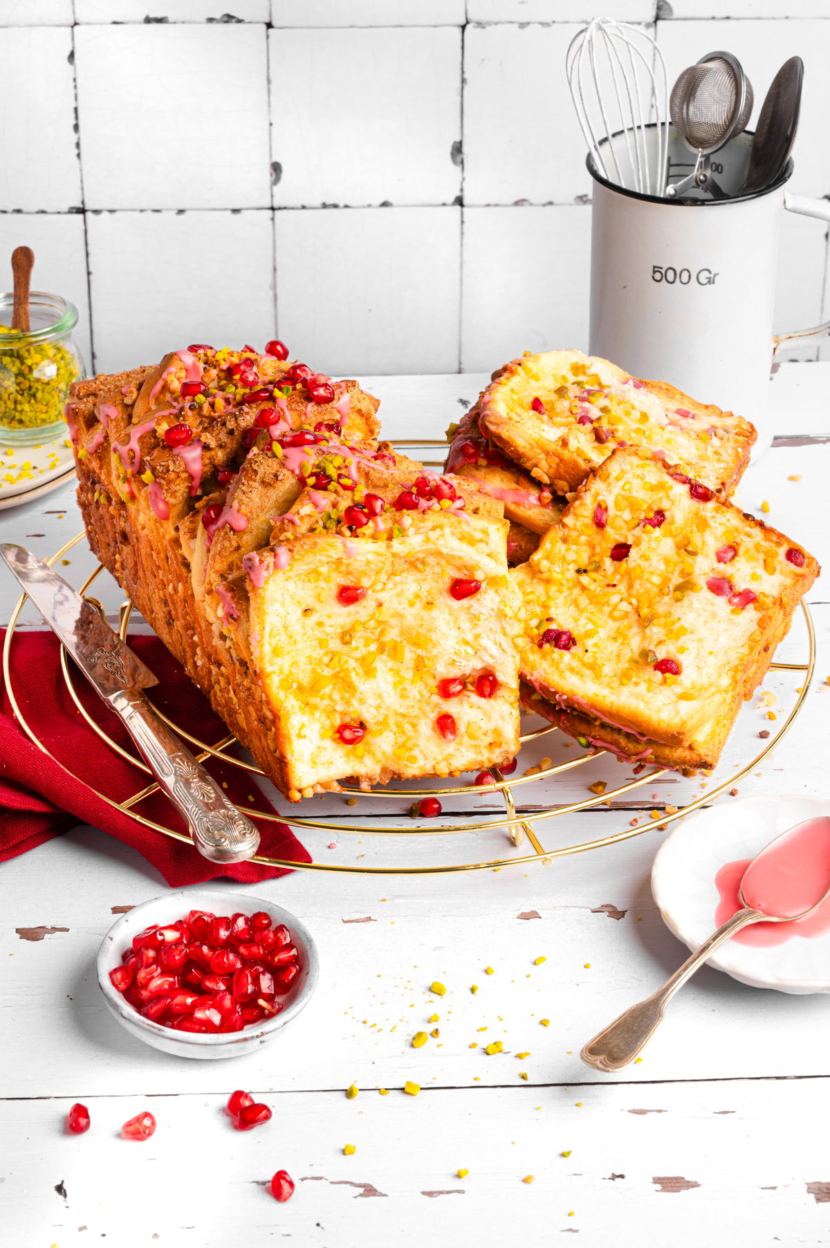 Nuss-Zupfkuchen mit Orange und Granatapfel