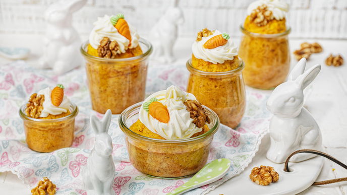 Süßes Möhrenküchlein im Glas mit Frischkäsecreme: Unser Rezept schmeckt der ganzen Familie an Ostern