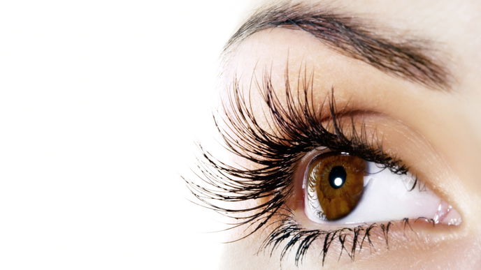 Wimpernserum-Check: Was bringen Peptide wirklich?