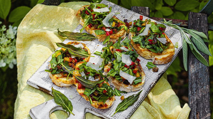 Mediterraner Klassiker mit scharfem Twist: Knusprige Bruschetta mit feurigem Piri-Piri-Grillgemüse