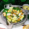 Low-Carb-Genuss vom Grill: Herzhafter Caesars-Salat mit gegrillten Salatherzen