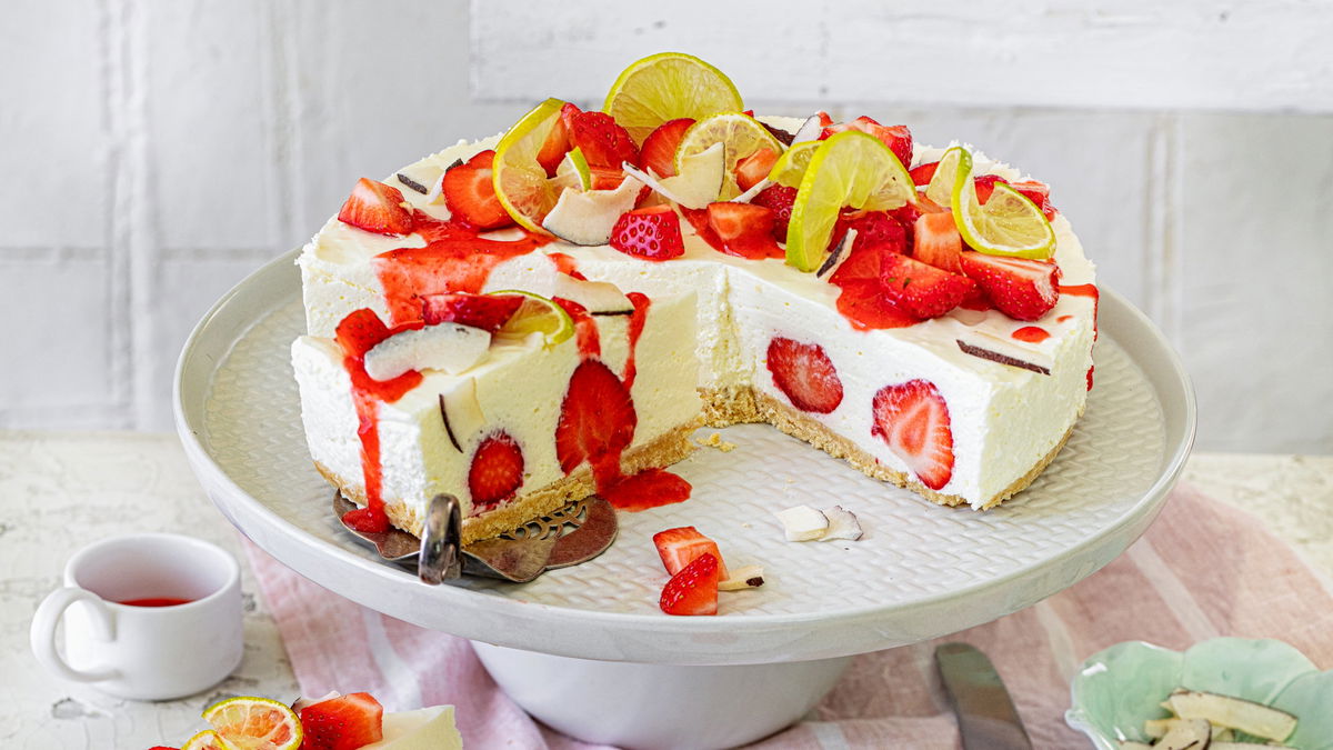 Ofen aus, Genuss an: Unser bestes Frühlings-Rezept für Erdbeer-Kokos-Cheesecake ohne Backen