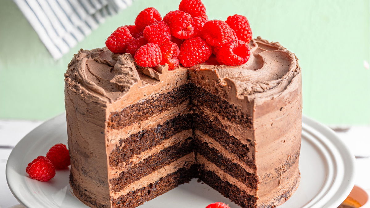 Schoko + Espresso: So backen Sie diese traumhafte Mokka-Torte mit Schokopudding-Buttercreme