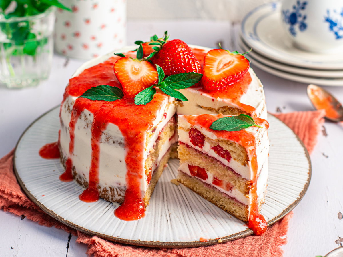 Naked Erdbeer-Sky-Kuchen