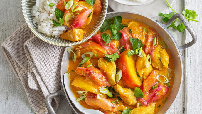 Rhabarber-Hähnchen-Curry: So schmeckt der Frühling in der herzhaften Küche