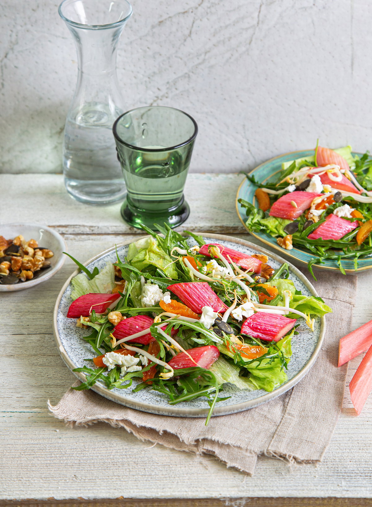 Blattsalat mit Ofenrhabarber