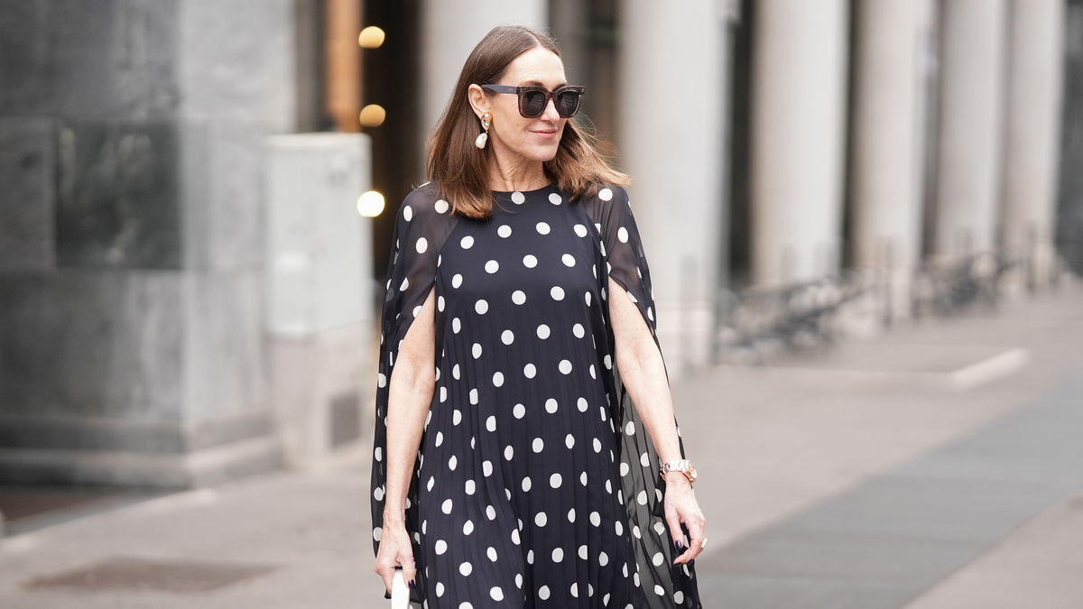 Sommerkleider-Trends 2026: Warum wir jetzt alle auf Polka Dots und romantische Blumen-Prints setzen