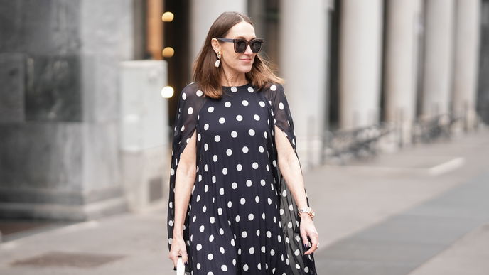 Sommerkleider-Trends 2026: Warum wir jetzt alle auf Polka Dots und romantische Blumen-Prints setzen