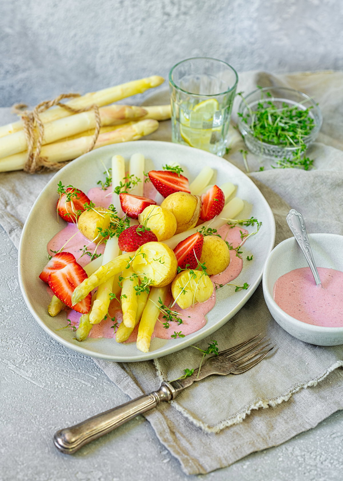 Spargel mit Erdbeer-Chilisauce
