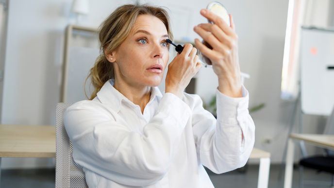 Vorsicht bei wasserfester Mascara: Warum sie reiferen Wimpern mehr schadet als nutzt