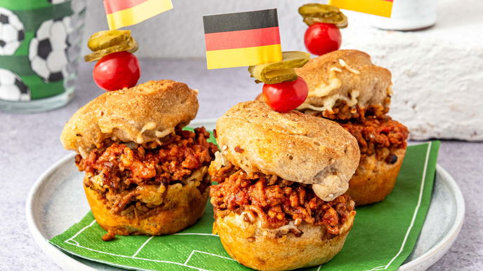 Volltreffer auf dem Teller: Warum diese Cheeseburger-Muffins auf keiner WM-Party fehlen dürfen