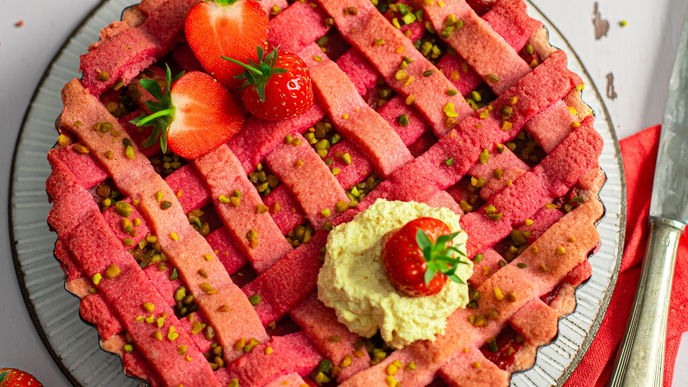 Trend-Rezept 2026: Der fruchtig-nussige Erdbeer-Pistazien-Pie, den jetzt alle nachbacken wollen