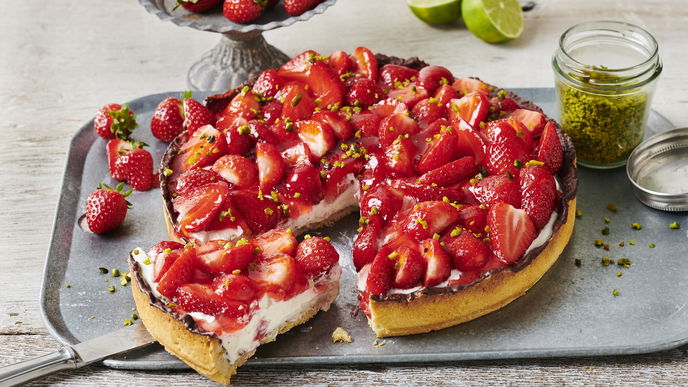 Ein Stück pure Nostalgie: Das ist das beste Rezept für klassische Erdbeer-Schmand-Torte