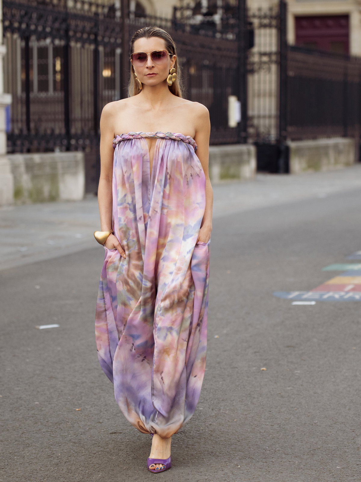 Fließendes Blumenkleid Streetstyle
