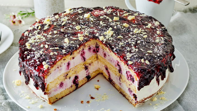 Beerenstark gebacken: Warum Sie unsere Frischkäsetorte mit Blaubeeren unbedingt probieren sollten