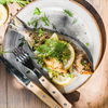 Urlaubsfeeling vom Rost: Unser Rezept für die gegrillte Dorade mit frischen Gartenkräutern