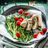 In nur 35 Minuten: Unser Rezept für den grünen Spargel mit gefüllter Hähnchenbrust gelingt immer