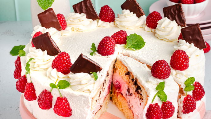 Leicht, fruchtig, kühl: Die perfekte Himbeer-Minz-Torte lieben im Sommer alle