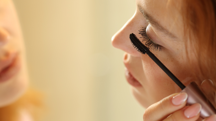 Geheimtipp einer Beauty-Redakteurin: Hyaluron-Mascara sorgt in nur einem Schritt für volle, gepflegte & schöne Wimpern