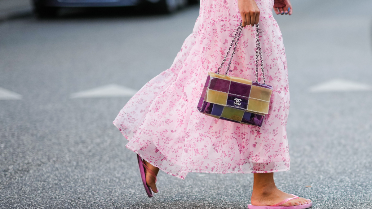 Nostalgie pur! Jelly-Schuhe katapultieren uns im Sommer 2026 zurück in die Kindheit