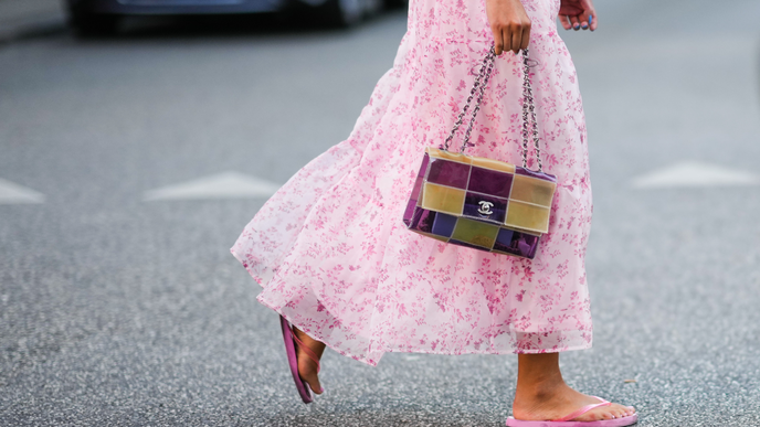 Nostalgie pur! Jelly-Schuhe katapultieren uns im Sommer 2026 zurück in die Kindheit