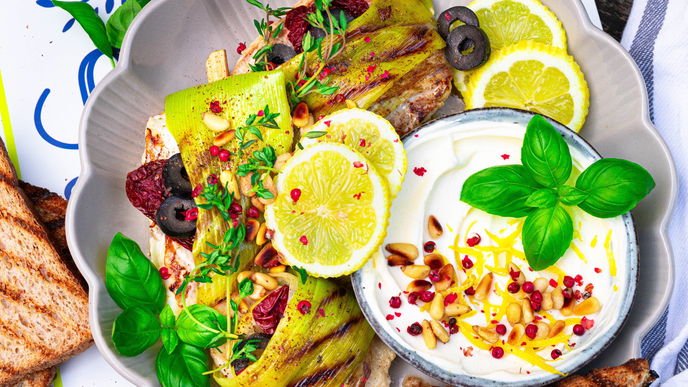 Leicht & edel: Unser Grill-Rezept für Kabeljau im Lauchmantel an Zitronencreme