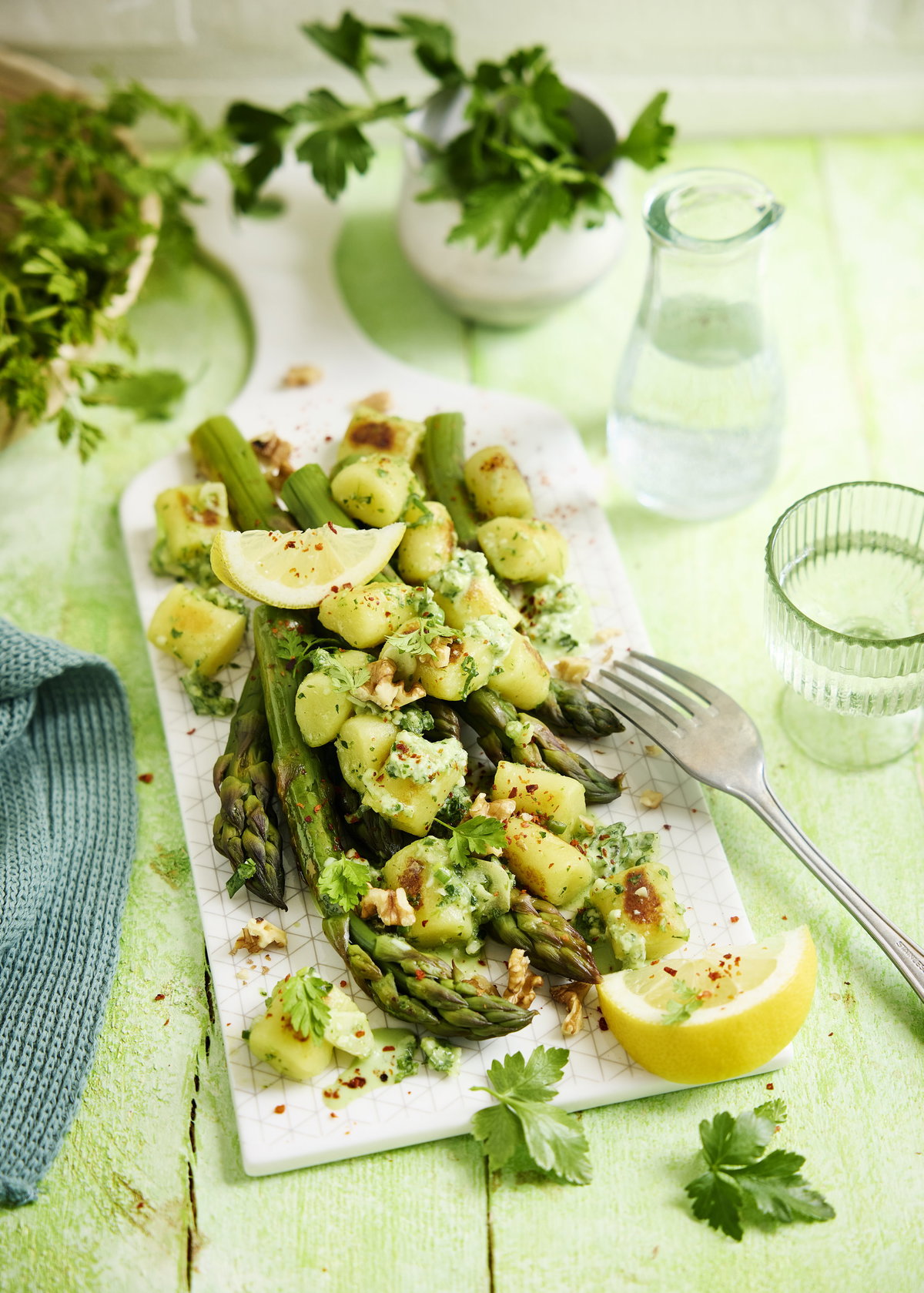 Kräuter-Gnocchi mit Ofenspargel