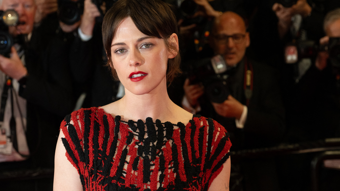 Sneaker statt Stilettos: Wie Kristen Stewart den rebellischen Chic auf den roten Teppich von Cannes bringt