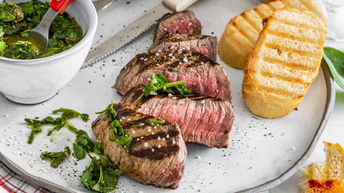 Rumpsteak vom Grill: So gelingt es mit frischer Limetten-Gremolata perfekt