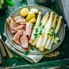 Spargel mit Krustenschinken & Hollandaise: Das traditionelle Rezept schmeckt wie bei Oma