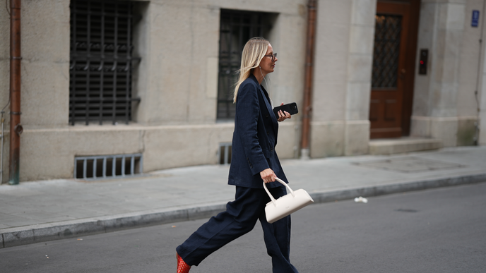 Das ultimative French-Chic-Geheimnis: Rote Ballerinas erobern die Sommer-Saison 2026