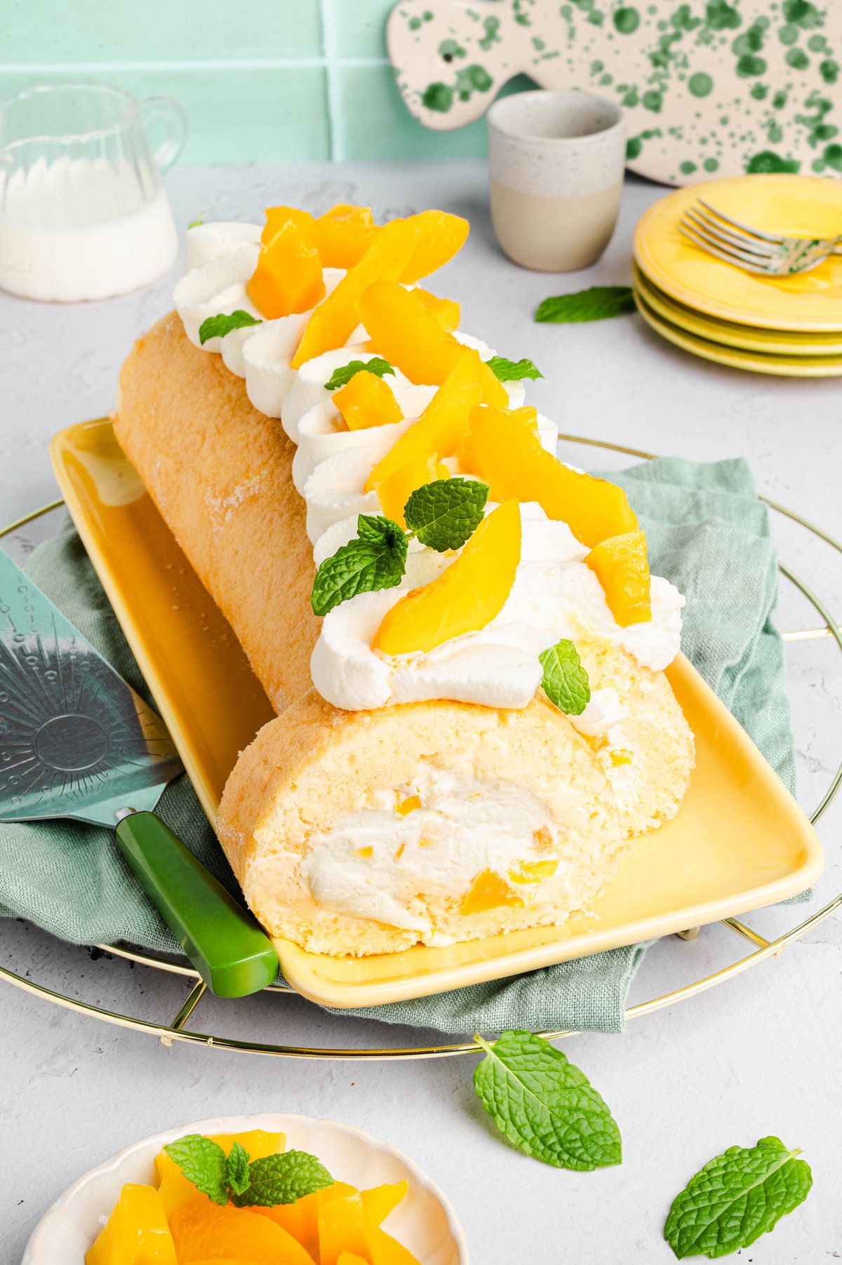 Biskuitrolle mit Mango & Pfirsich
