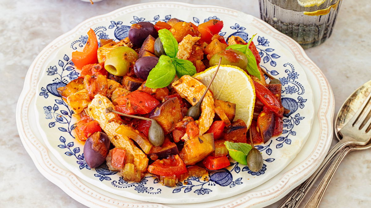 Sizilianischer Sommerklassiker: Herzhaftes Rezept für Caponata mit zartem Putenfilet