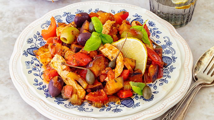 Sizilianischer Sommerklassiker: Herzhaftes Rezept für Caponata mit zartem Putenfilet