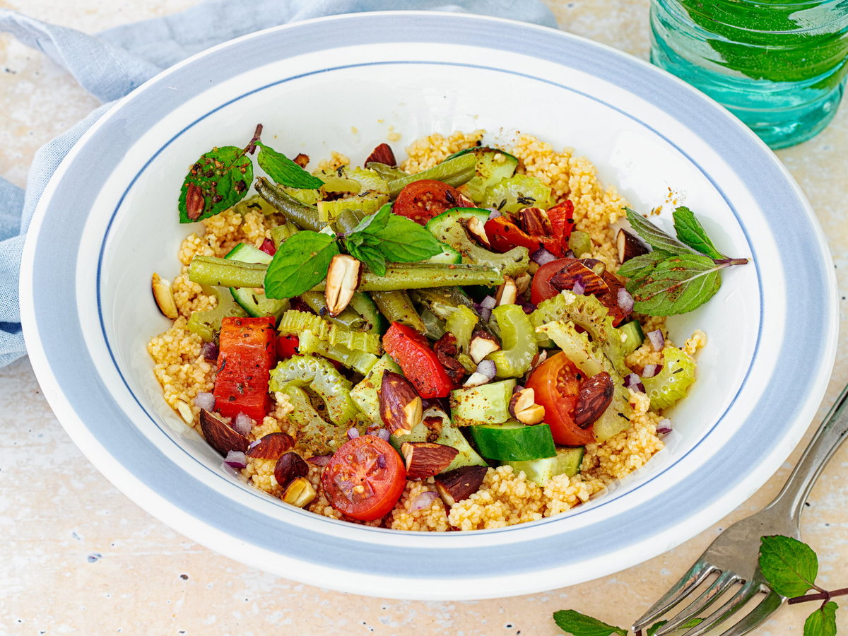 Gemüse-Couscous mit Salzmandeln