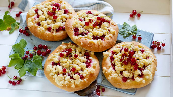Wie frisch vom Bäcker: Warum gerade alle diese saftigen Johannisbeer-Streusel-Taler nachbacken