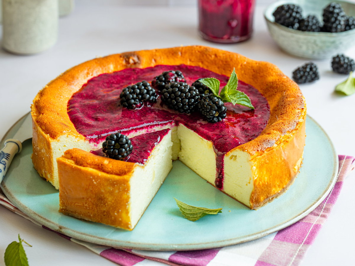 Käsekuchen mit Brombeeren