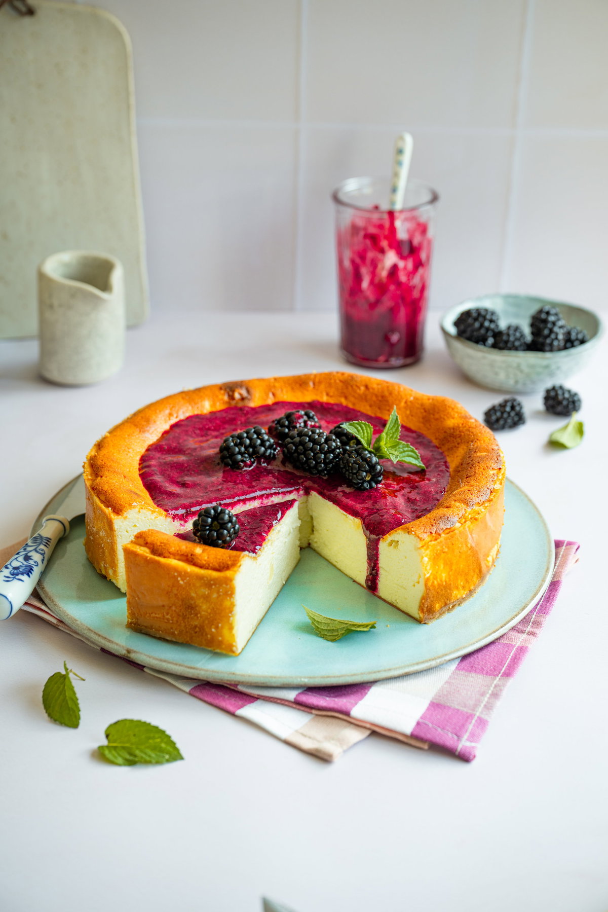 Käsekuchen mit Brombeeren