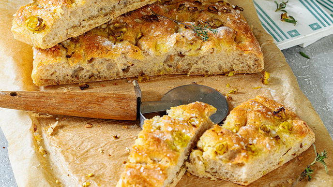 Keine Lust auf komplizierten Sauerteig? Probieren Sie diese leckere Focaccia mit Peperoni & Meersalz