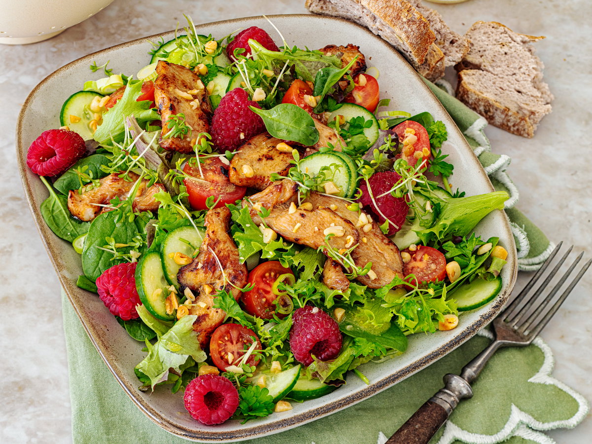 Sommersalat mit Hähnchen