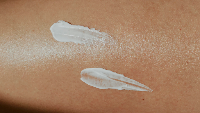 Pflege + Schutz: Auf diese Körper-Sonnencremes für reife Haut schwöre ich als Beauty-Expertin