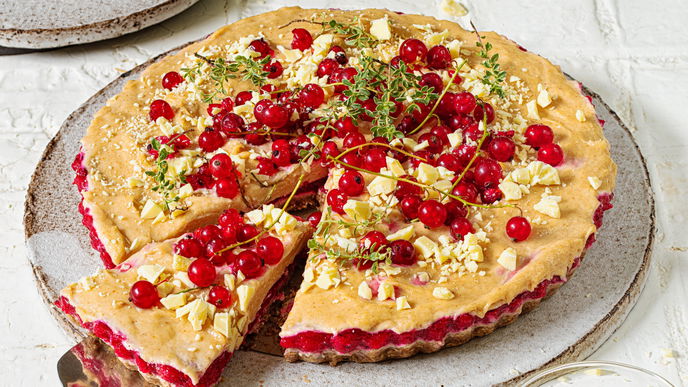 Weiße Schoko-Beeren-Tarte: Unser Sommer-Rezept 2026 mit frischen Johannisbeeren