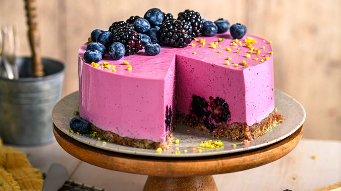 Die neue Trend-Kombination: Schnelle Brombeer-Tonka-Torte für besondere Anlässe
