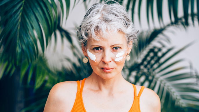 Wie viel LSF braucht die Haut ab 40? Ein Dermatologe klärt auf