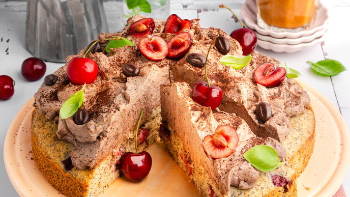 Der Star des Sonntags: Das Rezept für die traumhafte Kaffee-Mohn-Kuppeltorte mit Kirschen