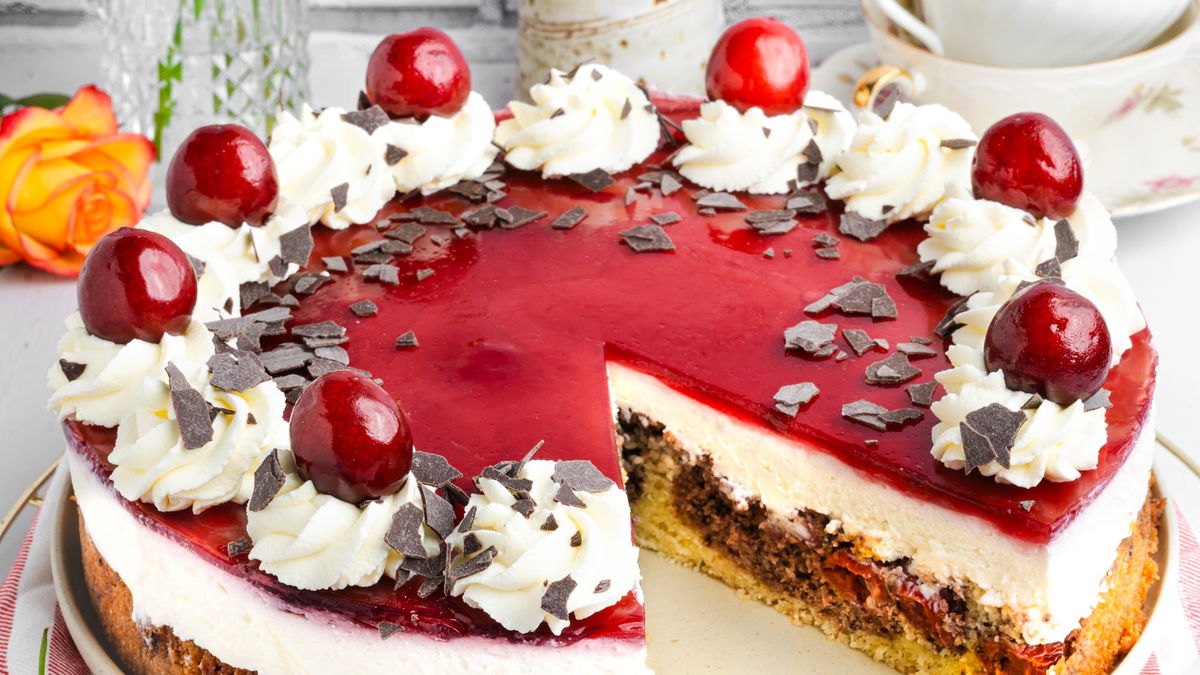 Einfaches Rotkäppchentorte-Rezept: Warum dieser Kirschkuchen der gelingsicherste Klassiker ist
