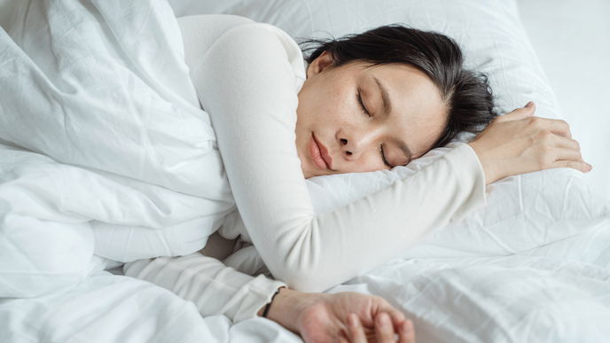 Schlaf als Beauty-Ritual: Mit kleinen Abendgewohnheiten zu strahlender Haut und mehr Wohlbefinden