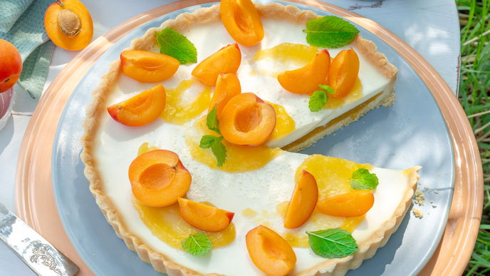 Knuspriger Boden & samtige Füllung: Das beste Rezept für Aprikosen-Tarte mit Vanille-Note